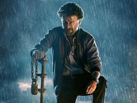 'పేట' ట్విట్టర్ రివ్యూ : చాలా రోజుల తర్వాత అసలైన రజని.. క్లైమాక్స్ ట్విస్ట్ కేక!