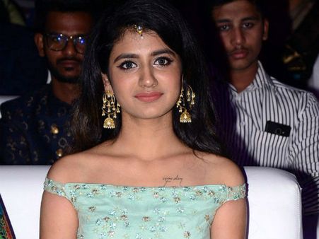 ప్రియా వారియర్ పచ్చబొట్టు గుట్టు తెలిసిపోయింది.. ఇంత అర్థం దాగుందా, ఆడియో వేడుకలో!