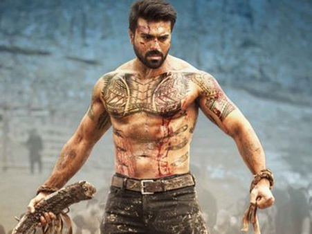 గడ్డకట్టే చలిలో చొక్కా లేకుండా... రామ్ చరణ్ నిజమైన హీరో!