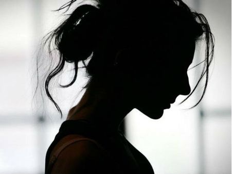 యువ హీరోయిన్‌పై నిర్మాత రేప్.. ఆఫర్ ఇస్తానని పిలిచి.. కోరిక తీర్చమన్నాడు!