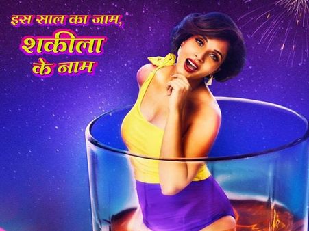 మద్యంలో మునిగి తేలుతున్న షకీలా.. అందాలతో రెచ్చగొట్టేలా బాలీవుడ్ బ్యూటీ!