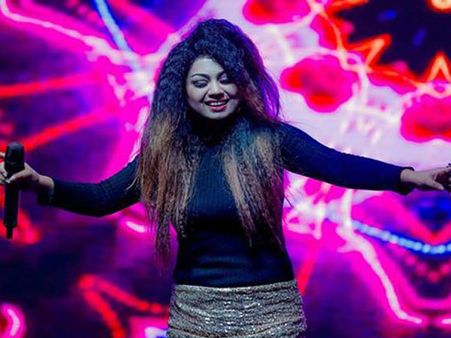 రోడ్డు ప్రమాదంలో బాలీవుడ్ సింగర్ దుర్మరణం.. భర్త పొరపాటు వల్లే ఈ ఘోరం!