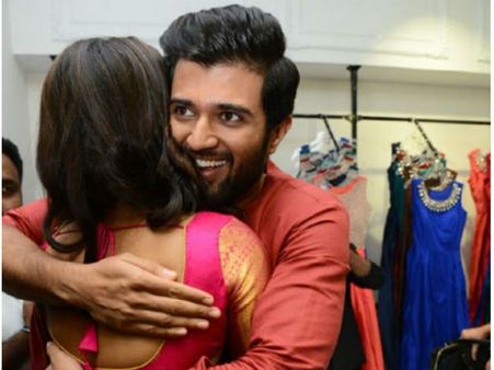 విజయ్ దేవరకొండతో రొమాన్స్ చేయబోతున్న క్రేజీ హీరోయిన్.. చాలా గ్యాప్ తర్వాత!