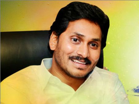 యాత్ర ప్రీరిలీజ్ ఈవెంట్‌కు చీఫ్ గెస్ట్‌గా వైఎస్ జగన్.. కుటుంబం మొత్తం!