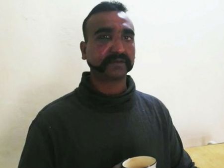 మాటలు బాగా చెప్పారు, ఇదీ మీ బుద్ది.. అభినందన్‌ని విడిచిపెట్టాలి అంటూ హీరో రామ్, సిద్దార్థ్!