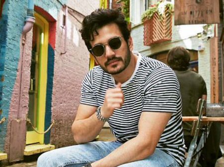 జాక్‌పాట్ కొట్టేసిన ప్లాప్ డైరెక్టర్.. అఖిల్ కోసం రంగంలోకి దిగిన అల్లు అరవింద్!