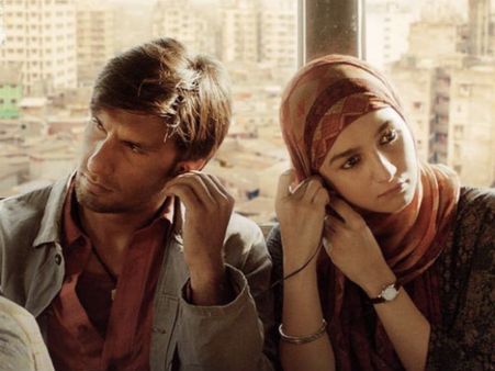 అక్కడికి వెళ్లాలంటే భయమేసేది.. రణ్‌వీర్‌తో హ్యాపీగా.. ఆలియాభట్