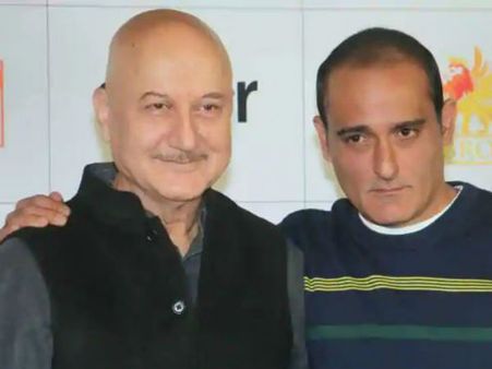 ‘ప్రైమ్ మినిస్టర్‌’ను కించపరిచారంటూ.. ఇద్దరు ప్రముఖ నటులపై కేసు!