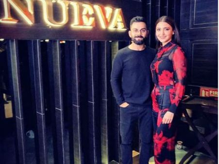 విరాట్ కోహ్లి, అనుష్క శర్మ వాలంటైన్స్ డే సెలబ్రేషన్స్ (ఫోటోస్)