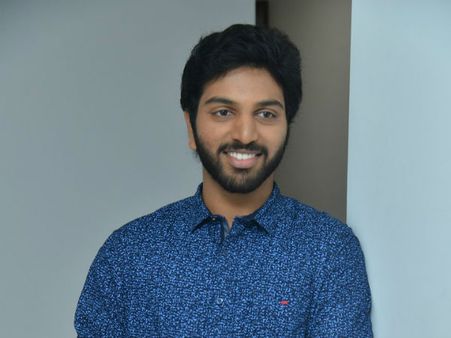 ఆయనకు రిటర్న్ గిఫ్ట్ ఇస్తా.. వల్గారిటీ లేదు కానీ అలాంటి కామెడీ ఉంది: 4 లెట‌ర్స్ హీరో ఈశ్వ‌ర్‌