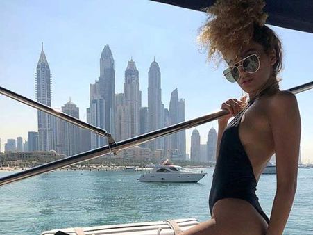 కన్యత్వాన్ని అమ్మకానికి పెట్టిన యంగ్ మోడల్.. వేలంలో దిమ్మతిరిగే ధర!