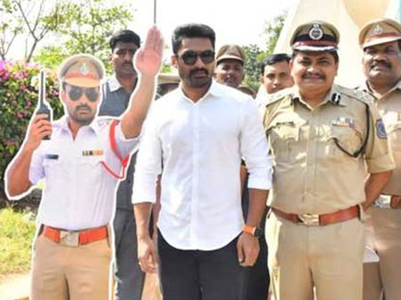 హైదరాబాద్ పోలీసులు కమల్ హాసన్ లెక్క.. మీరేమో నానిలాగా.. ట్రాఫిక్ రూల్స్‌పై హైపర్ ఆది!