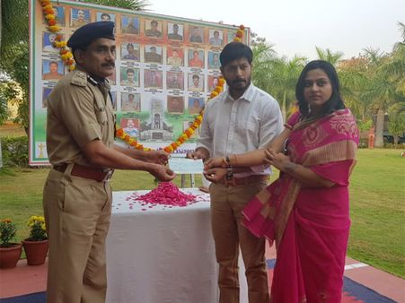 మాట నిలబెట్టుకున్న కౌశల్.. వీర జవానులు కోసం హీరో కార్తికేయ, హరీష్ శంకర్, ఆర్జీవీ విరాళం!