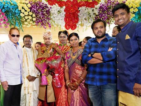 అభిమాని కుమార్తె వివాహానికి హాజరైన సూపర్ స్టార్ కృష్ణ