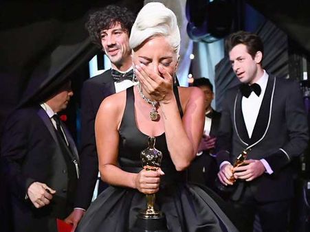 ఆస్కార్ 2019: తొలి అకాడెమీ అవార్డ్ గెలిచిన లేడీ గాగా, భావోద్వేగం..