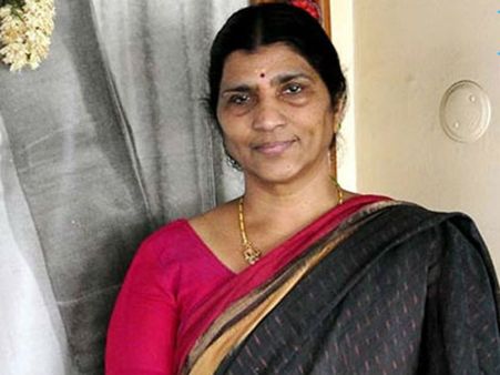 బాలయ్యకు ఆ ధైర్యమే లేదు.. అంతకంటే ఇంకేం చూపిస్తాడు.. లక్ష్మీపార్వతి ఘాటు వ్యాఖ్యలు!