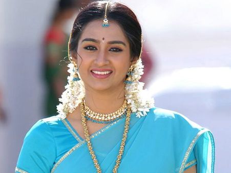 జూ. ఎన్టీఆర్ సినిమా అందుకే వదులుకున్నా, నేనింకా యంగే.. సీనియర్ హీరోయిన్!