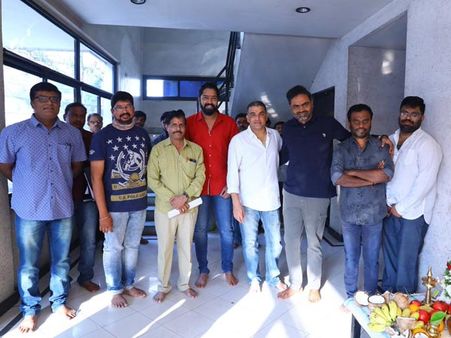 'మహర్షి' డబ్బింగ్ ప్రారంభం.. అల్లరి నరేష్ ఎలా ఉన్నాడో చూశారా!