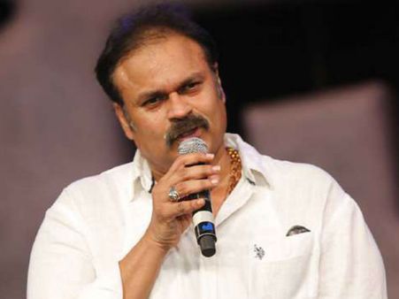 వాళ్లంతా మహానుభావులు.. అమ్మాయిల క్లీవేజ్, తొడలు చూసేస్తారు.. నాగబాబు ఘాటు వ్యాఖ్యలు!