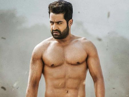 మహాబలుడిగా ఎన్టీఆర్‌... రాజమౌళి రేంజే వేరు.. నలిగిపోతున్న హీరోలు!