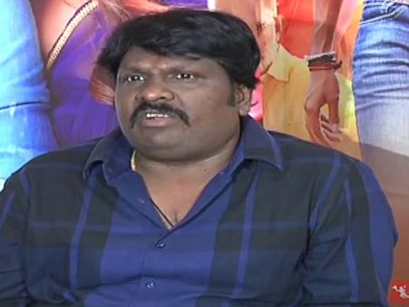 సిమ్రాన్.. మగాడికి చీరకట్టినట్లు ఉంటుంది, సమంత మహానటి: నిర్మాత కామెంట్