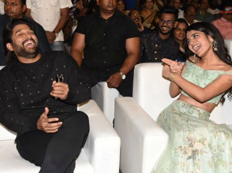 ప్రియా వారియర్ మరో రికార్డు.. 2 వేల థియేటర్లలో.. ఆ హీరో ఆఫర్ అందుకే రిజెక్ట్ చేశా!