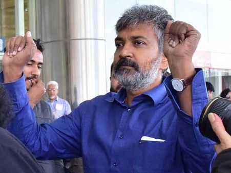 RRRలో మూడో హీరోయిన్.. క్రేజీ బ్యూటీని రిపీట్ చేస్తున్న రాజమౌళి!