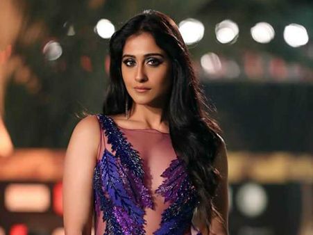 ఆడవాళ్ళ మధ్య శృంగారం, ప్రేమ.. కాలం మారింది కాబట్టి ఒప్పుకోవాలి.. రెజీనా!