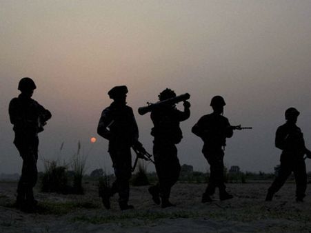 బోర్డర్లో యుద్ధ మేఘాలు.. ‘సర్జికల్ స్ట్రైక్ 2’ టైటిల్ కోసం నిర్మాతల కొట్లాట!