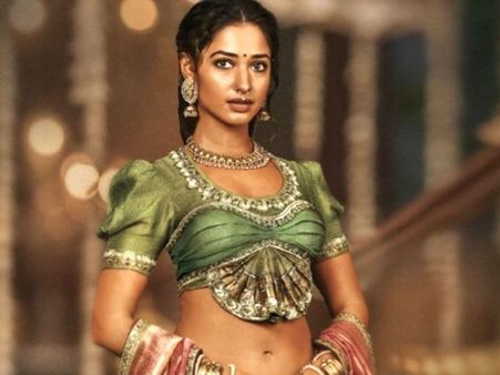 ‘సైరా నరసింహారెడ్డి’లో హీరోయిన్ తమన్నా పాత్ర ఎలా ఉండబోతోందంటే..