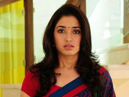 తమన్నా సినిమా పరిస్థితి ఏంటి.. దర్శకుడి పేరు లేకుండానే!