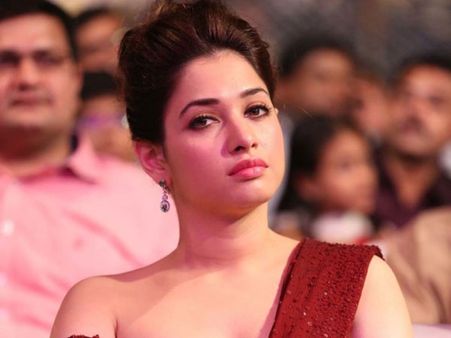 రెండు డిజాస్టర్ల తర్వాత.. ఆ టైంలో రాజమౌళిగారు వస్తే అందుకేమో అనుకున్నా.. తమన్నా!