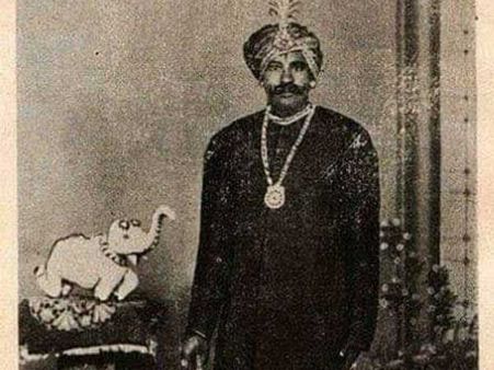 ఉయ్యాలవాడ నరసింహారెడ్డి రియల్ ఫోటో.. లెజెండ్స్‌కి మరణం లేదన్న రాంచరణ్!