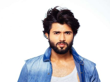 డాక్టర్ వద్దకు వెళ్లు విజయ్ దేవరకొండ.. అవసరం లేదమ్మా మీ ప్రేమ చాలు!