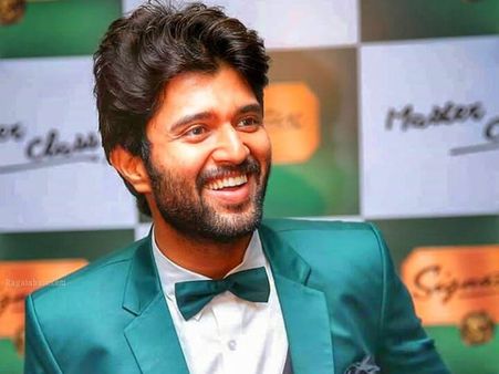 విజయ్ దేవరకొండ మరో సంచలనం: ‘ఫోర్బ్స్’ అండర్ 30 లిస్టులో..