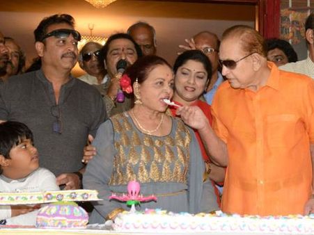 ఫ్యాన్స్ అభిమానమే నా ఆయుష్షు.. దాసరి షాక్ తిన్నారు.. ఘనంగా విజయనిర్మల బర్త్ డే