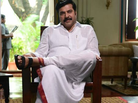 వైఎస్ఆర్‌పై అభిమానంతో .. యాత్ర ఫస్ట్ టికెట్‌ని 4.37 లక్షలకు కొన్న ఎన్నారై!