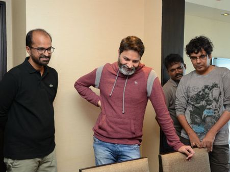 ఇప్పుడున్న పరిస్థితుల్లో చాలా నిజాలు చెప్పాల్సిన అవసరం ఉంది: త్రివిక్రమ్