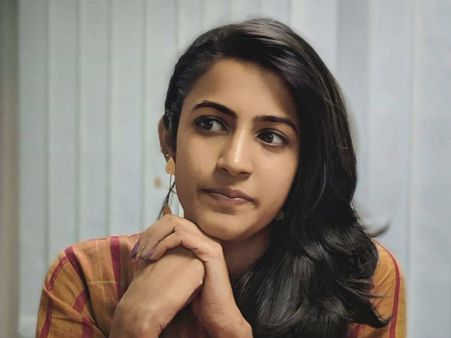 ఏం చేసినా 30 ఏళ్ల లోపే, ఆ తర్వాత పెళ్లి, ఏ హీరోతో చేయాలని లేదు: సైరాలో తన పాత్రపై నిహారిక