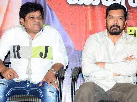 పోసాని కృష్ణ మురళి ఎలాంటి వ్యక్తో బయట పెట్టిన కమెడియన్ అలీ!