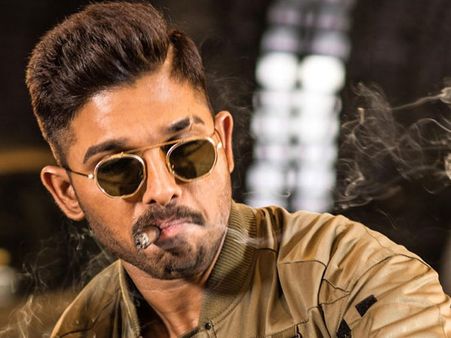 అల్లు అర్జున్ కోసం ఏడాది పాటు కష్టపడి.. క్యూలో క్రేజీ దర్శకులు!