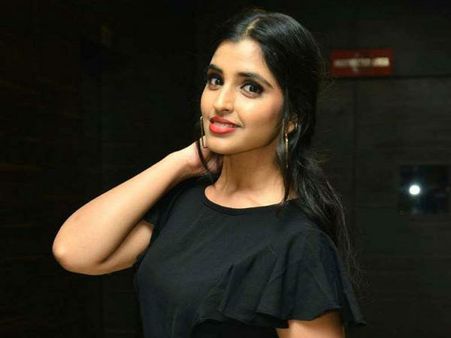 శివాజీ రాజా విషయంలో యాంకర్ శ్యామల టంగ్ స్లిప్.. ఏం జరిగిందంటే!