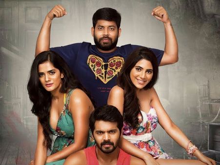 చీకటి గదిలో చితక్కొట్టుడు: ఓ వైపు కలెక్షన్ల జోరు, మరో వైపు బూతులున్నాయంటూ ఆందోళన!