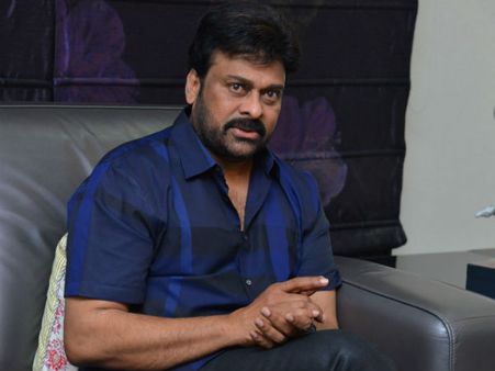 ‘సైరా’ దర్శకుడికి స్ట్రాంగ్ వార్నింగ్ ఇచ్చిన చిరంజీవి?