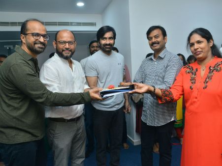 రవితేజ న్యూ మూవీ ప్రారంభం, ఇద్దరు భామలతో.. (ఫోటోస్)