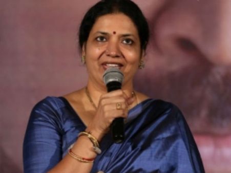 డ్రగ్స్, లేడీ ఆర్టిస్ట్(శ్రీరెడ్డి) ఇష్యూలో మమ్మల్ని కూడా రోడ్డు మీదకు లాగారు: జీవిత