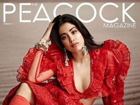 పికాక్‌పై విరబూసిన జాహ్నవి కపూర్ సొగసులు (ఫోటోస్)