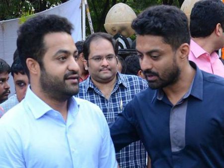 ఎన్టీఆర్ ఆర్ట్స్ ఆఫీస్‌కి జూ. ఎన్టీఆర్.. అన్నయ్య కోసం వెళ్లి!