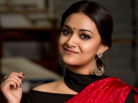 క్రేజీ బయోపిక్‌లో కీర్తీ సురేష్... రెండు చిత్రాలతో బాలీవుడ్ ఎంట్రీ.. హీరోలు ఎవరంటే!