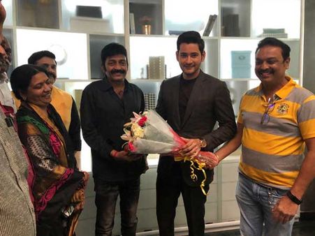 మహేష్ బాబుని కలసిన రాజశేఖర్ దంపతులు.. ఎన్నికల వేడి మొదలైంది!